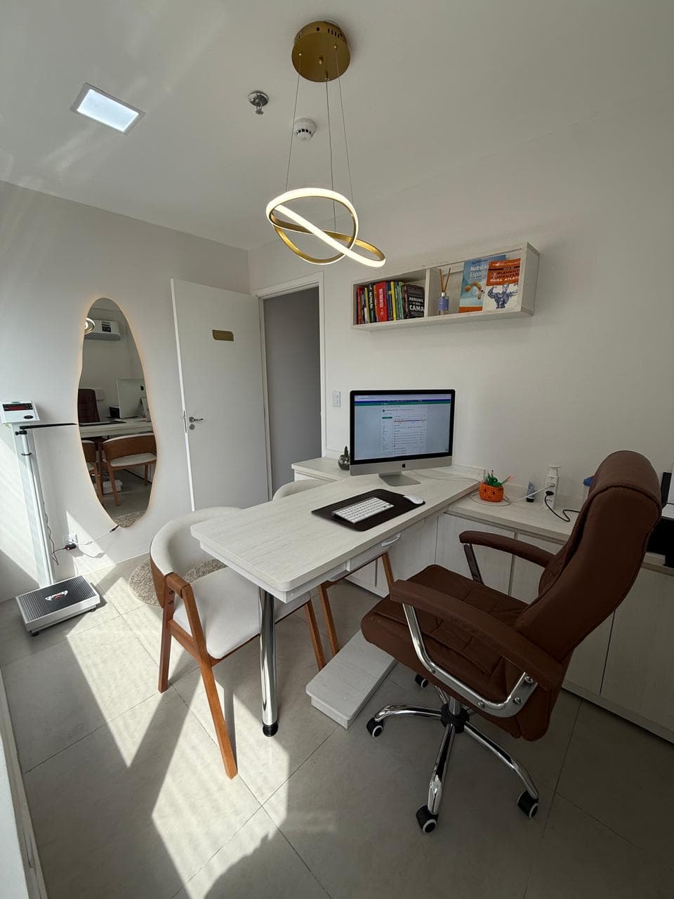 Mesa de trabalho com vista panorâmica